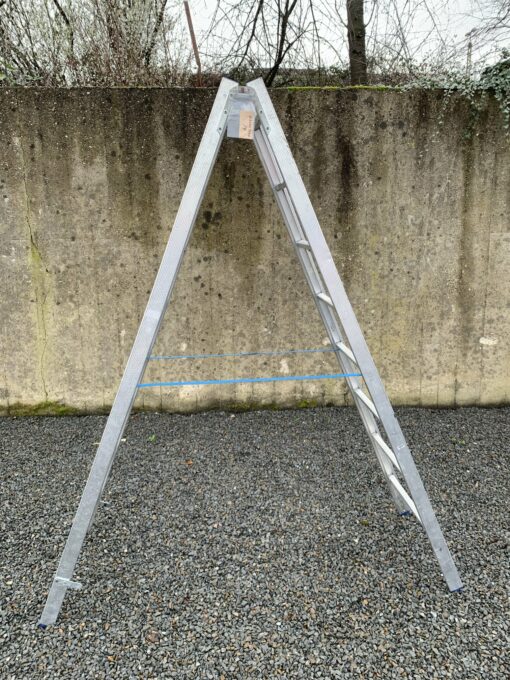 ALUMINIUM 2x8-TREADS Ladder - Image 3